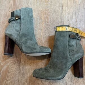 ✨NWOT ✨Sage Green Suede Booties Saks Fifth Ave sz 6 price firm!